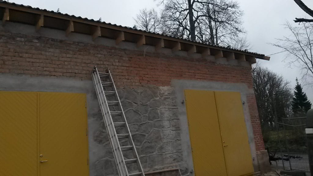 puhastamata väline tellissein