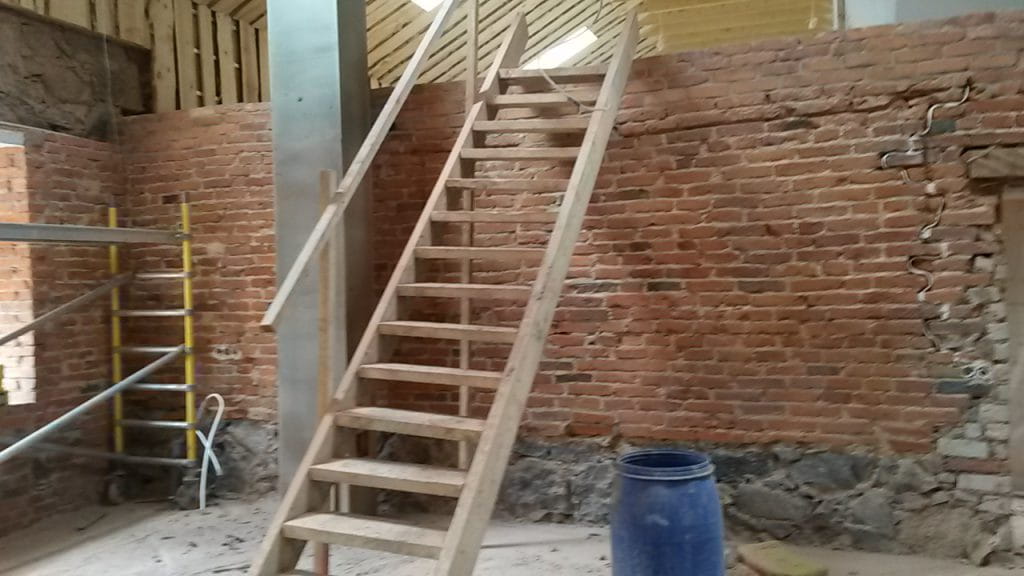 puhastatud tellissein