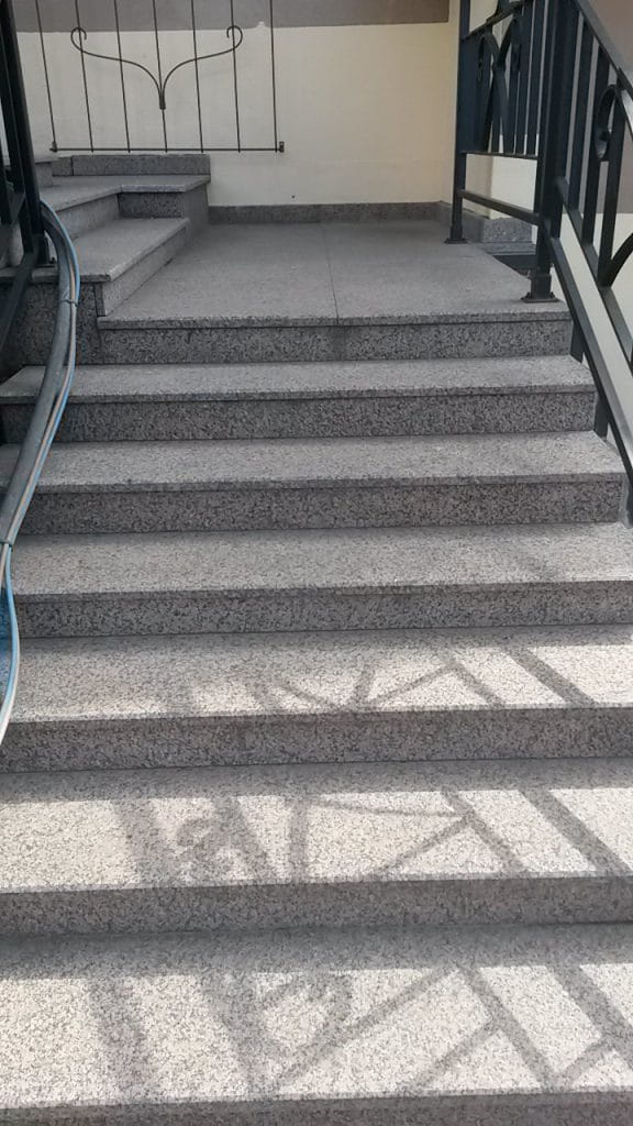 trepp enne soodapritsiga puhastamist