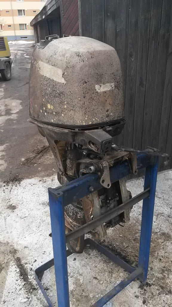 puhastatud paadimootor