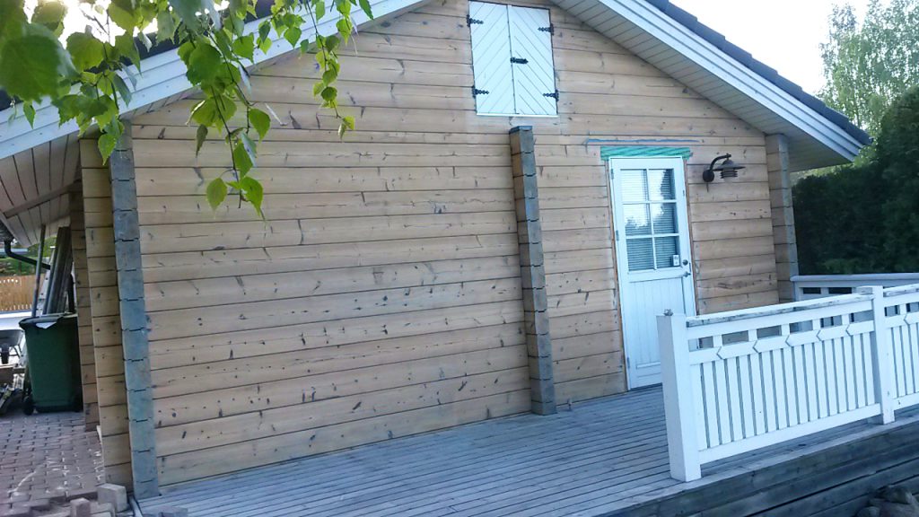 puhastatud puidust väline majasein